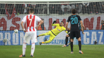 Συνεχίζει στο Europa League ο Ολυμπιακός μετά το 0-3 από την Άρσεναλ