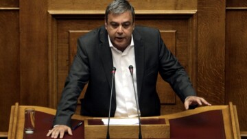 Ο Βερναρδάκης ψήφισε να μην αρθεί η βουλευτική ασυλία του Μιχαλολιάκου 