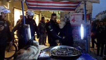 Το Twitter για τον «φοροφυγά» - καστανά: Αυτοί θα πιάσουν και το κοριτσάκι με τα σπίρτα!