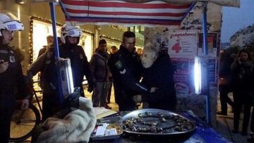 Oύτε μια συγγνώμη για το «ντου» επτά αστυνομικών στον καστανά