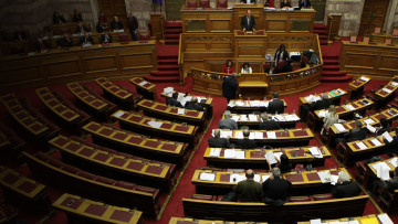 Με 153 «ναι» εγκρίθηκαν τα προαπαιτούμενα 