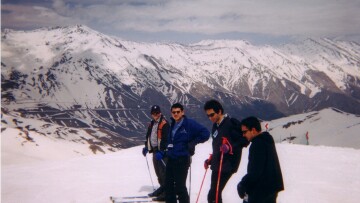 Ιράν: Η «Ski police» θα αναλάβει δράση ώστε άνδρες και γυναίκες σκιέρ «να κρατούν τις αποστάσεις»