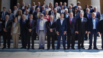 «Σοκ και δέος»: Σε 25 μέρες το «μαχαίρι» στις συντάξεις