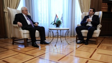 Μήνυμα για βιώσιμη λύση του Κυπριακού και του Μεσανατολικού από Τσίπρα - Αμπάς