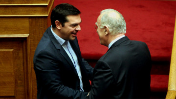 Εντείνει ο ΣΥΡΙΖΑ το «φλερτ» προς τον Λεβέντη