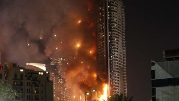 Ντουμπάι: Κρεμάστηκε από τον 48ο όροφο του φλεγόμενου ξενοδοχείου για να γλιτώσει