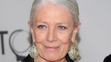 Στην Αθήνα η Βανέσα Ρεντγκρέιβ - Επισκέπτεται δομές για τους πρόσφυγες