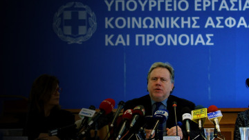 Οπισθεν ολοταχώς από τον Κατρούγκαλο: Σε... επιτροπή τα μπλοκάκια μετά τον σάλο