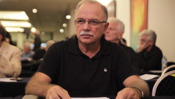 Ο Παπαδημούλης «κράζει» την κυβέρνηση για τον σύζυγο της Καφαντάρη