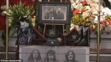 Περισσότεροι από 230.000 είδαν «ζωντανά» την κηδεία του «Lemmy» των Motorhead