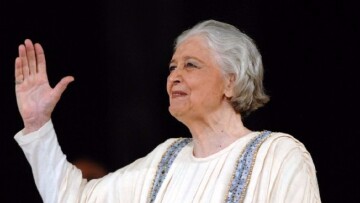 Τελευταίο αντίο σήμερα στην «ιέρεια» του θεάτρου Άννα Συνοδινου