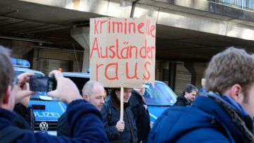 Κολωνία: Επιτέθηκαν σε Σύρους και Πακιστανούς μετανάστες