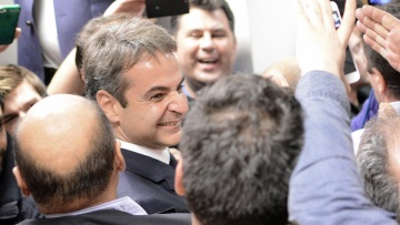 Πώς «σαρώθηκαν» Νεοδημοκρατικά συστήματα, γαλάζιες βαρονίες και υποστηρικτές του Τσίπρα