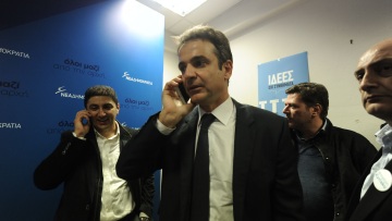 Τα συγχαρητήρια στον Μητσοτάκη: Το SMS του Σταύρου, το αίτημα του Λεβέντη, το τηλεφώνημα του Μεϊμαράκη