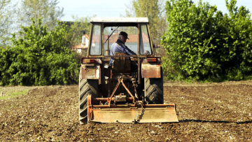 To νέο ασφαλιστικό εξοντώνει και τους αγρότες με τη ραγδαία αύξηση των εισφορών