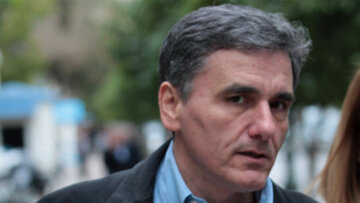 Τσακαλώτος σε Handelsblatt: H ελληνική κυβέρνηση αποδέχεται την παραμονή του ΔΝΤ στο πρόγραμμα