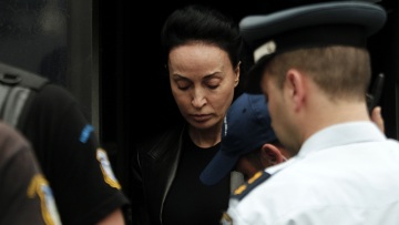Στη Βουλή οι καταγγελίες της Βίκυς Σταμάτη για χρηματισμό και εκβιασμό από τον Γ. Παπανδρέου