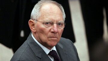 Σόιμπλε: Φόρος στη βενζίνη, αν χρειαστεί, ώστε να βρεθούν πόροι για την αντιμετώπιση του προσφυγικού