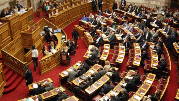 Με προ ημερησίας για το ασφαλιστικό η κυβέρνηση θέλει να εκβιάσει την στήριξη των πολιτικών αρχηγών