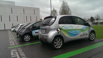 Πώς τα αυτοκίνητα θα βρίσκουν μόνα τους να παρκάρουν και θα «μιλάνε» με τα φανάρια