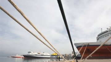 Δεμένα παραμένουν τα πλοία, πορεία ναυτεργατών στο υπουργείο Ναυτιλίας