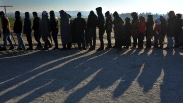 FT: Σχέδιο απομόνωσης της Ελλάδας για το προσφυγικό - Φόβος για εγκλωβισμό χιλιάδων μεταναστών