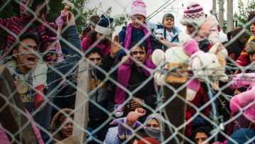 Η καθυστέρηση στα hotspot μας φέρνει πιο κοντά στην έξοδο από τη Σένγκεν