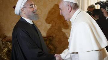 Πάπας σε Ρουχανί: Ουσιαστικός ο ρόλος της Τεχεράνης για την ειρήνη στη Μέση Ανατολή