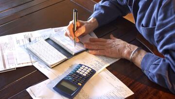 Εθνική σύνταξη κάτω από 384 ευρώ και με εισοδηματικά κριτήρια ζητούν οι δανειστές 