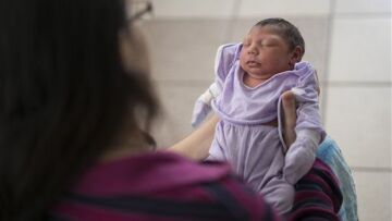 «Συναγερμός» στη Βραζιλία: Εντοπίστηκε ο ιός Ζίκα σε σάλιο και ούρα
