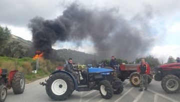 Σε πολιορκία η πρωτεύουσα - Ανεβαίνουν στην Αθήνα και οι αγρότες του Ηρακλείου