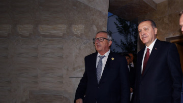 Ο Ερντογάν απειλούσε να στέλνει πρόσφυγες με λεωφορεία σε Ελλάδα και Βουλγαρία