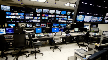 Η Ένωση των καναλιών διαψεύδει την κυβέρνηση: Μύθοι και αλήθειες για τις τηλεοπτικές άδειες