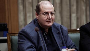 Οργή για το «αποφασίζομεν και διατάσσομεν» του Φίλη στους μαθητές