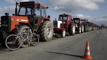 Στάση αναμονής από τους αγρότες: Ανοιχτά τα Τέμπη και το τελωνείο Προμαχώνα