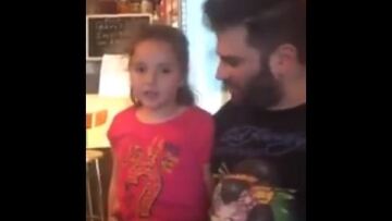 Βίντεο: Η τρυφερή πλευρά του Παντελή Παντελίδη που τραγουδά σε κοριτσάκι