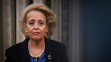 Μήνυση για εξύβριση σε βάρος καθηγητή Συνταγματικού Δικαίου από τη Β. Θάνου 