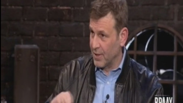 Απόστολος Γκλέτσος: Μόνο εγώ έχω πάει με άντρα σε αυτή τη χώρα;