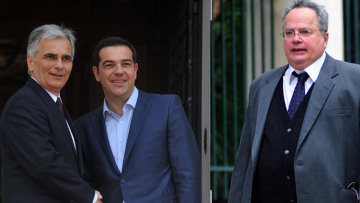 Σόου της Αθήνας μέσα στην τραγωδία των προσφύγων με ανάκληση του πρέσβη