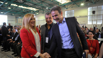 Σημίτης στο Συνέδριο του Ποταμιού: Μας κυβερνούν ανόητα πρόσωπα