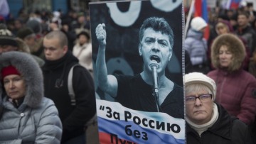 Ρωσία: Χιλιάδες άνθρωποι διαδήλωσαν στη μνήμη του δολοφονηθέντα Μπόρις Νεμτσόφ 