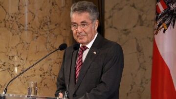 Μετριοπαθής τοποθέτηση Φίσερ: Ζητά να μην φτάσουν στα άκρα οι σχέσεις Αθήνας - Βιέννης