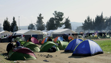 Συσκότιση στο προσφυγικό επιχειρεί η κυβέρνηση: Απαγόρευση εισόδου στα ΜΜΕ σε όλα τα κέντρα φιλοξενίας προσφύγων