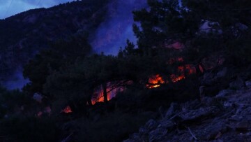 Μεγάλη φωτιά στα Σφακιά Κρήτης 