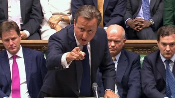 Ο Κάμερον τρόλαρε στο βρετανικό κοινοβούλιο τον Κόρμπιν για την «πρόσληψη» Βαρουφάκη 