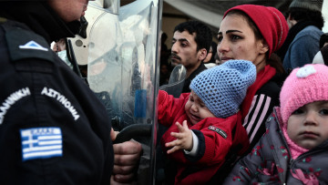 Χιλιάδες οι μετανάστες στα νησιά, περιμένουν να αναχωρήσουν