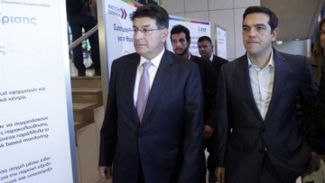 Πρόεδρος ΣΕΒ στο Bloomberg: «Οι περισσότεροι υπουργοί πρέπει να αντικατασταθούν»