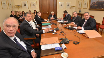 Μόλις υπέγραψαν το ανακοινωθέν, ο Τσίπρας τους αποκάλεσε Τρόικα εσωτερικού!