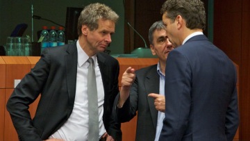 Τον λογαριασμό των νέων μέτρων μαθαίνει απόψε η κυβέρνηση