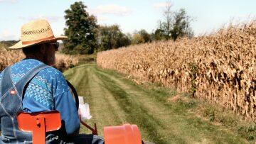 Ευρωδικαστήριο: Να επιστρέψουν οι αγρότες το μισό δισ. επιδοτήσεις Χατζηγάκη